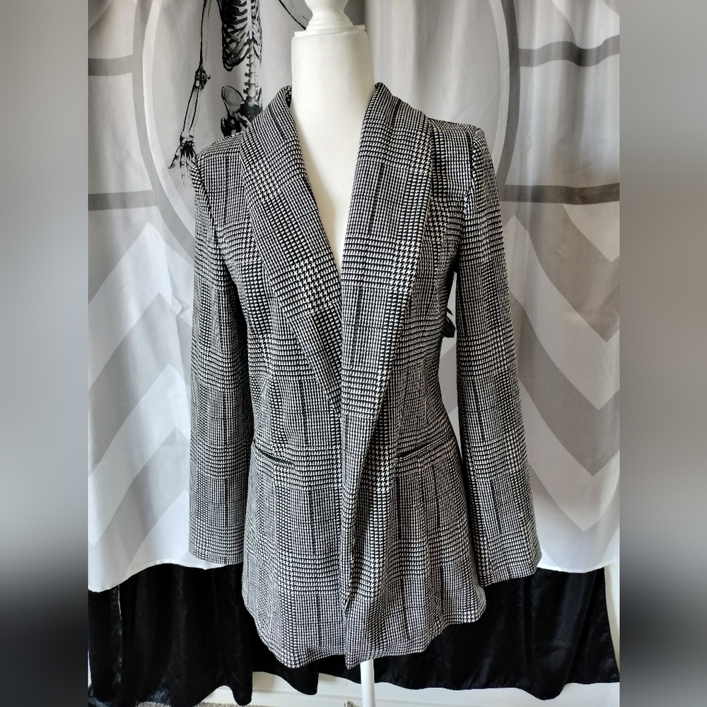 Gorgeous houndtooth jacket